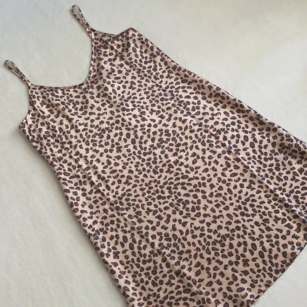 {NWT} UGG RTW | Theda Silk Slip Dress 90s Leopard Blush Animal Print (M 8-10) - Picture 4 of 15